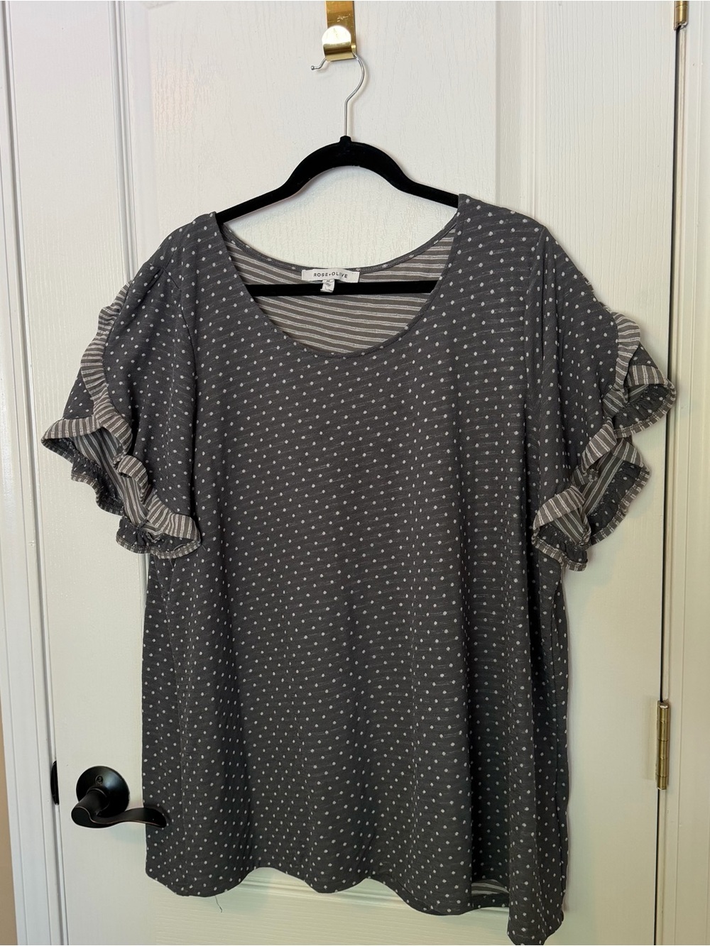 Rose & Olive Gray Polka Dot Ruffle Sleeve Top plus size 2x